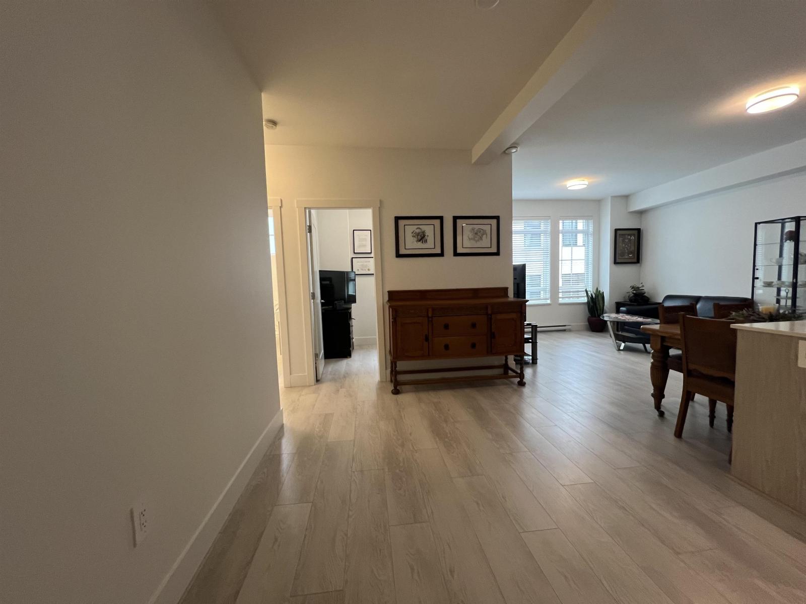 Photo 19 of 59 2075 Oak Meadows Drive, Surrey BC