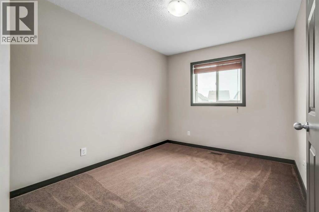 Photo 3 of 1559 New Brighton Drive Se, Calgary AB