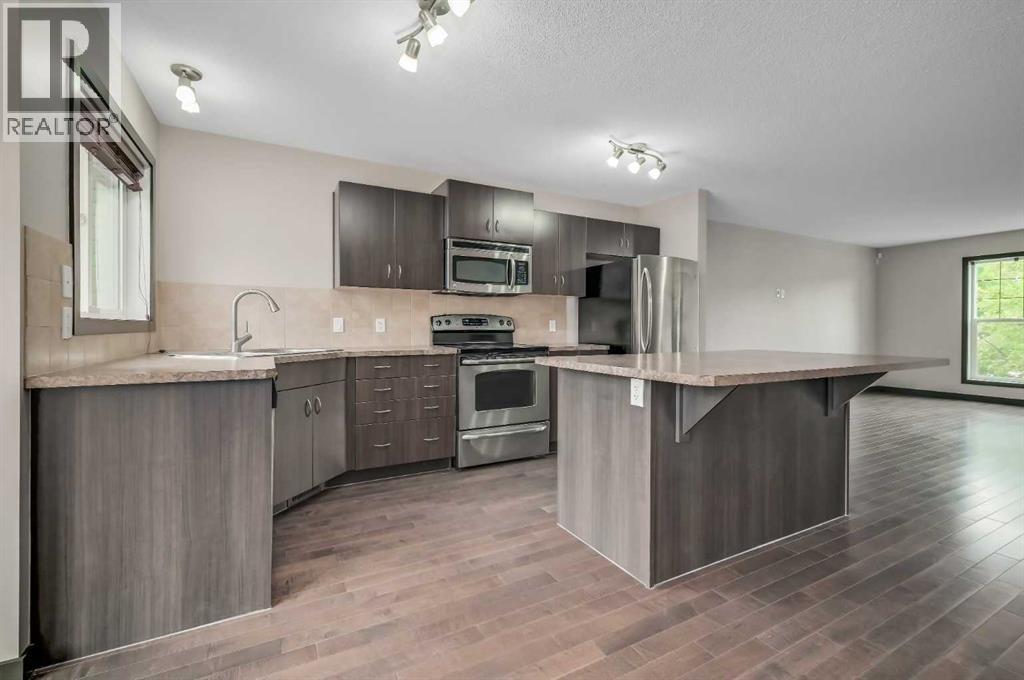 Photo 15 of 1559 New Brighton Drive Se, Calgary AB