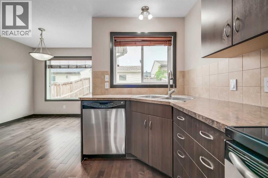 Photo 6 of 1559 New Brighton Drive Se, Calgary AB