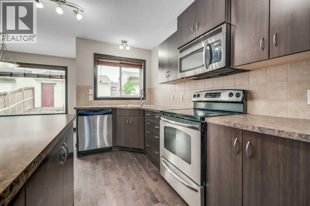 Photo 9 of 1559 New Brighton Drive Se, Calgary AB