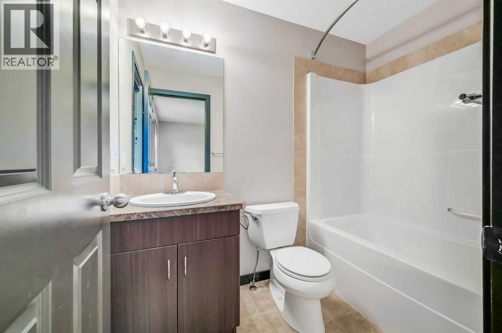 Photo 8 of 1559 New Brighton Drive Se, Calgary AB