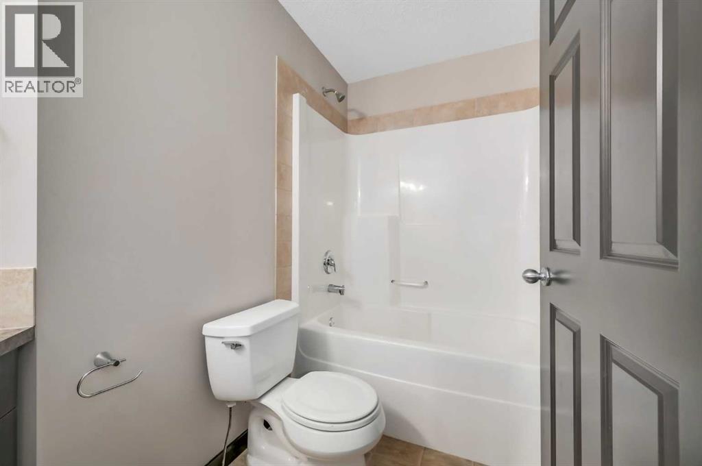 Photo 14 of 1559 New Brighton Drive Se, Calgary AB