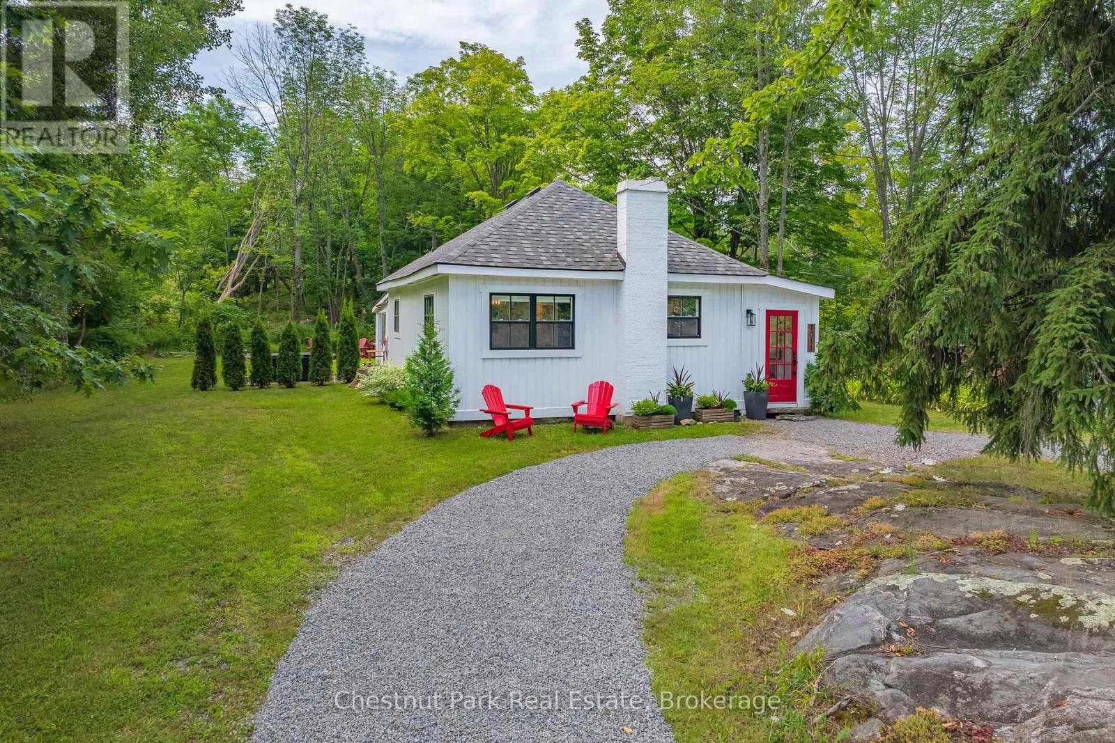 Photo 10 of 1011 United Church Road, Muskoka Lakes ON