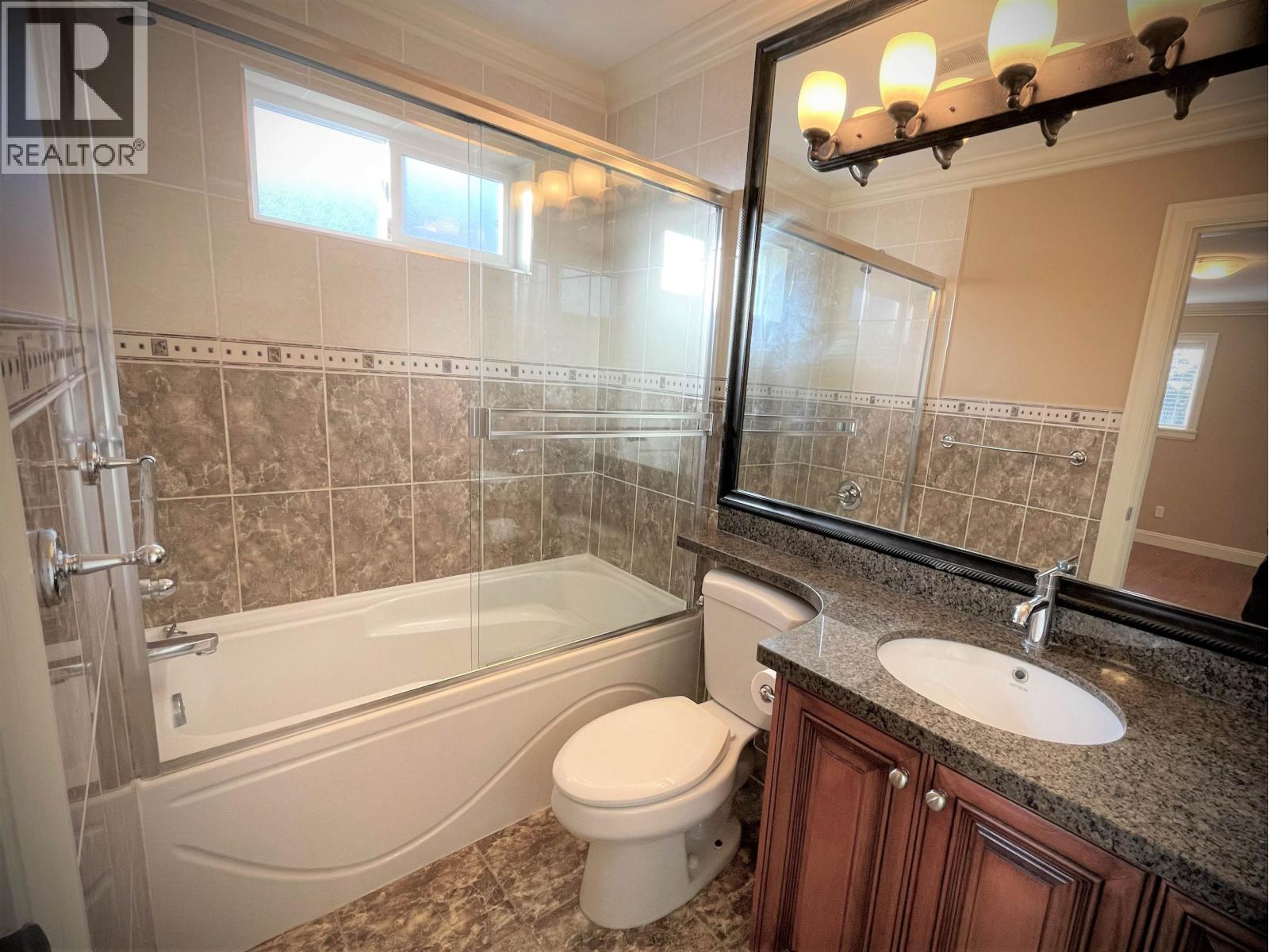 Photo 11 of 208 Hume Street, New Westminster BC