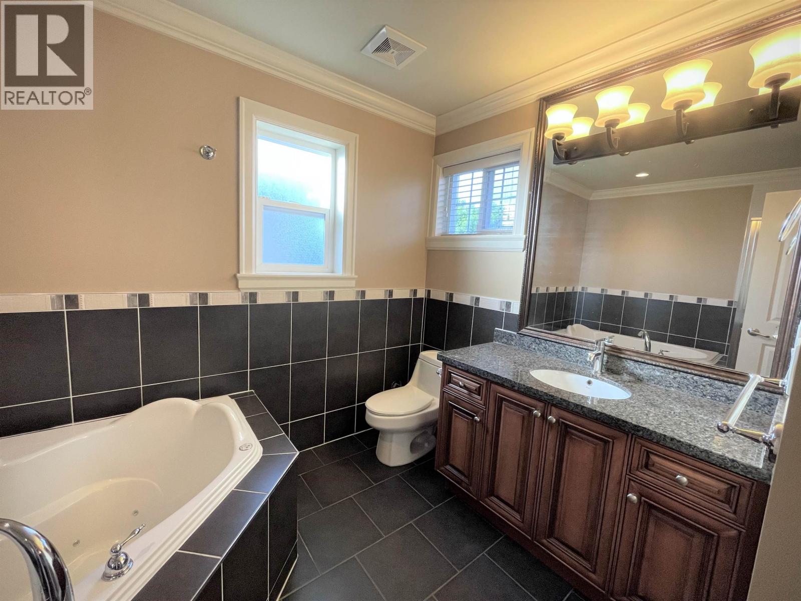 Photo 32 of 208 Hume Street, New Westminster BC