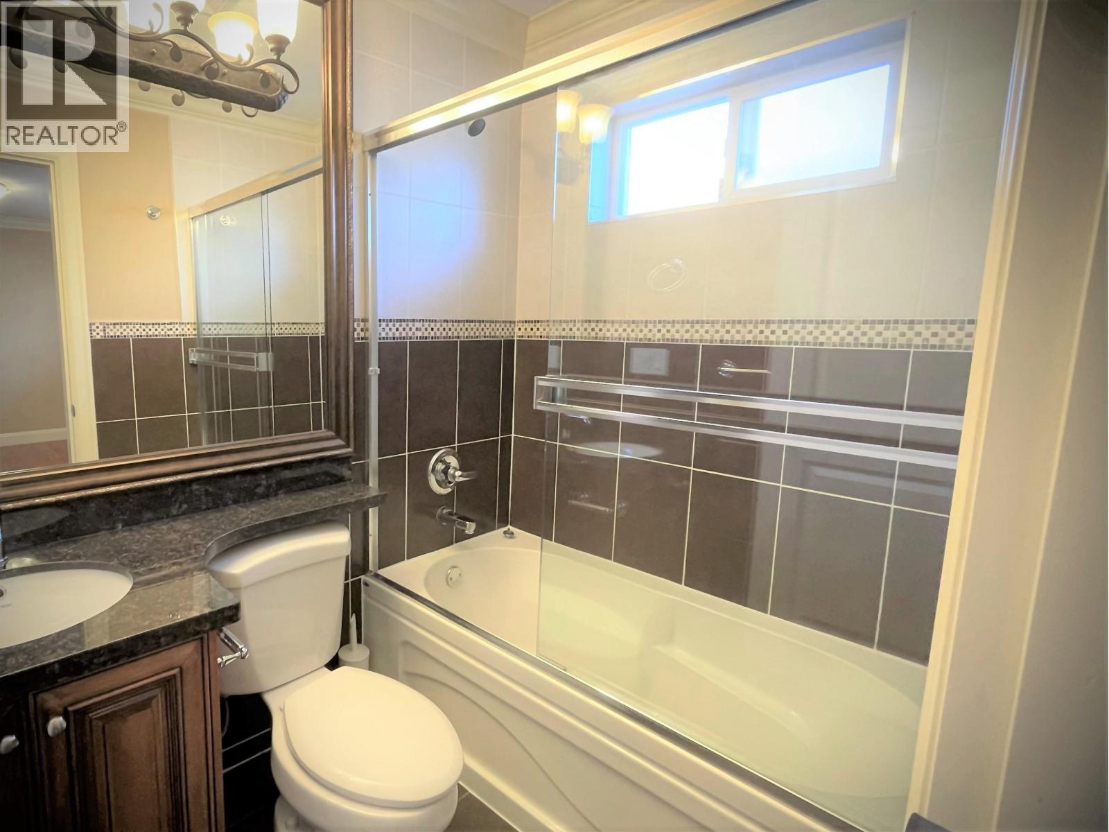 Photo 33 of 208 Hume Street, New Westminster BC