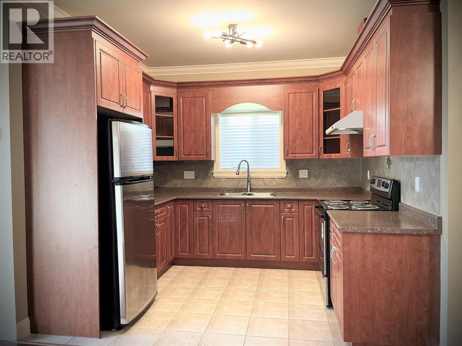 Photo 4 of 208 Hume Street, New Westminster BC