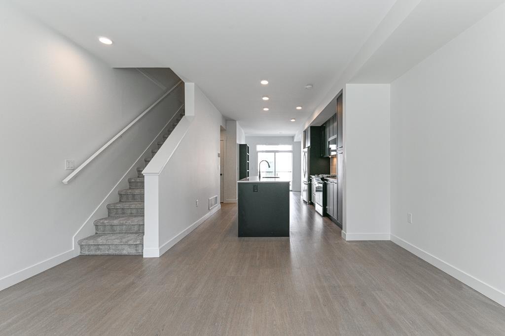 Photo 16 of 31 2886 Montrose Avenue, Abbotsford BC