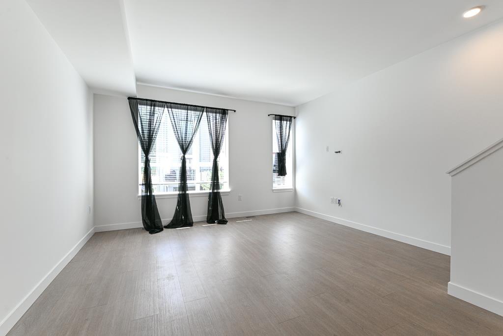 Photo 31 of 31 2886 Montrose Avenue, Abbotsford BC