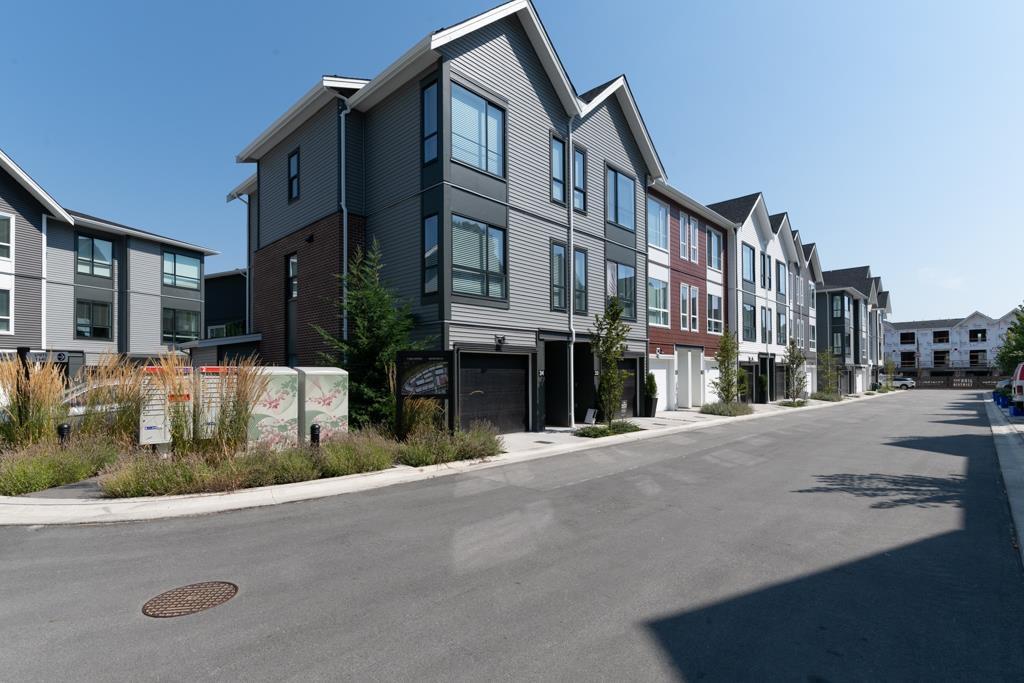 Photo 32 of 31 2886 Montrose Avenue, Abbotsford BC