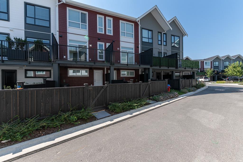 Photo 17 of 31 2886 Montrose Avenue, Abbotsford BC