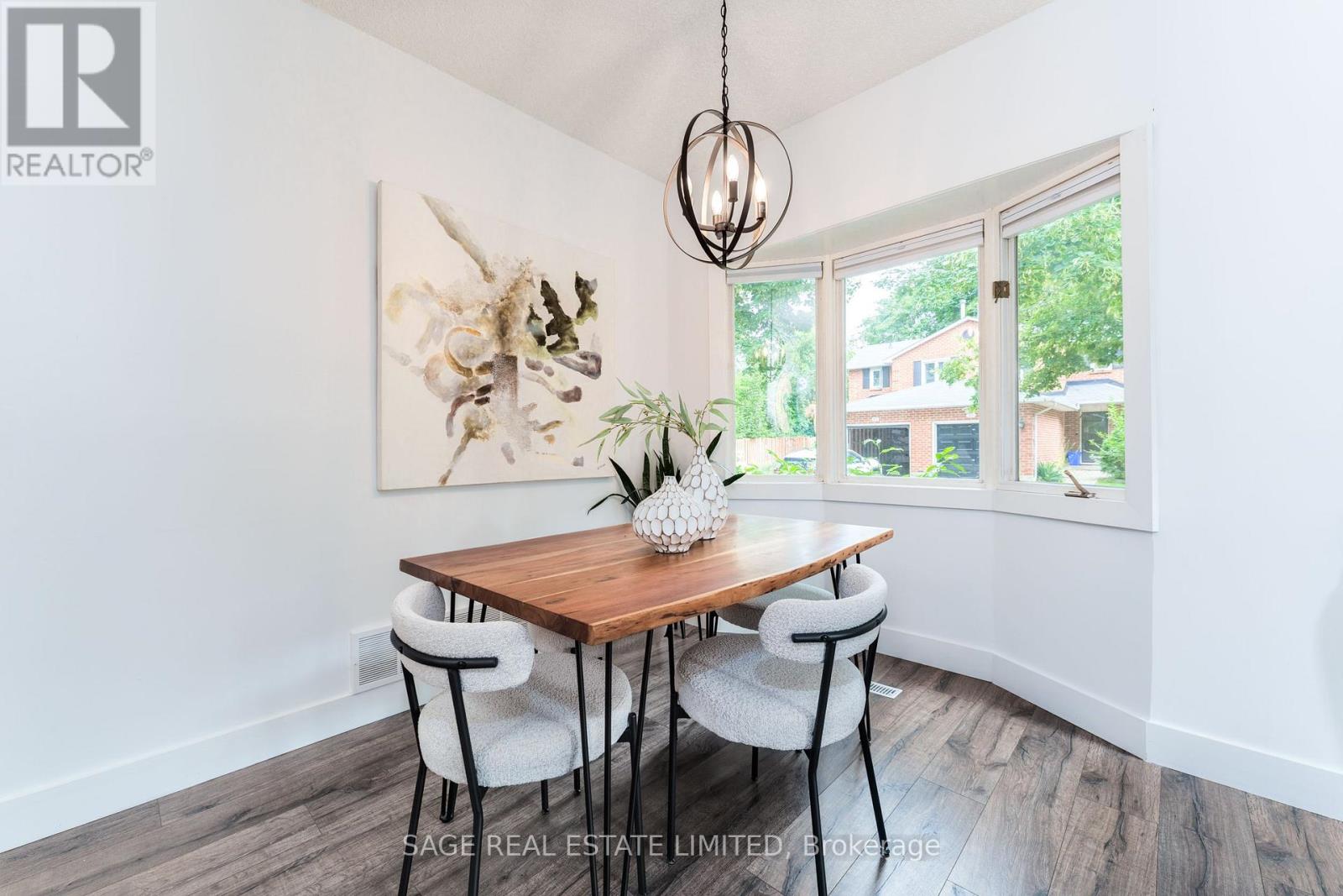 Photo 11 of 12 935 King Road, Burlington ON