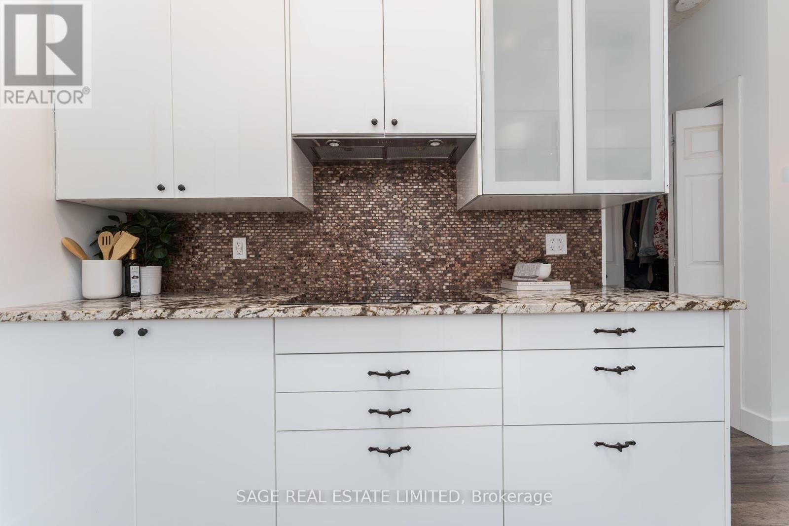 Photo 21 of 12 935 King Road, Burlington ON