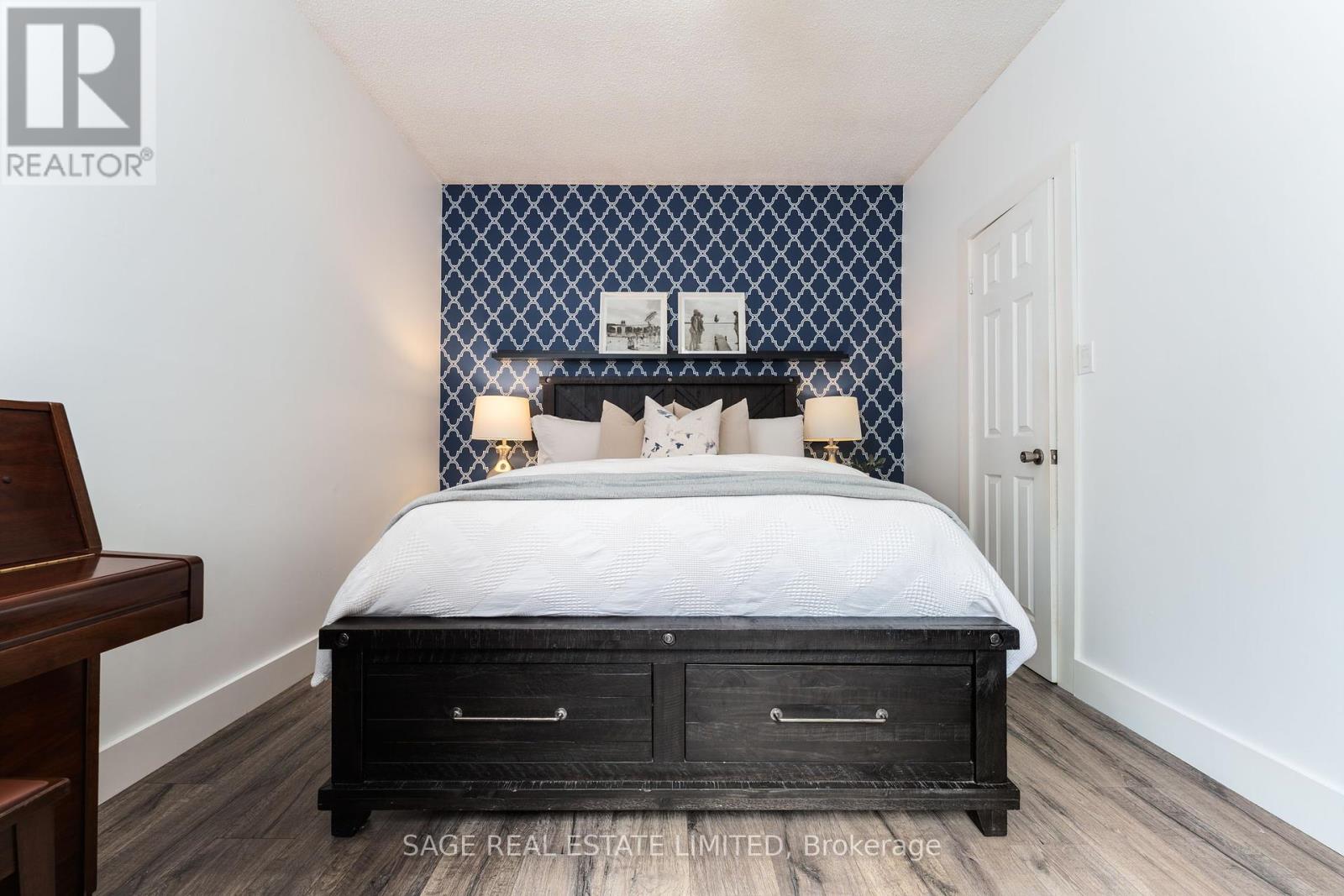 Photo 24 of 12 935 King Road, Burlington ON