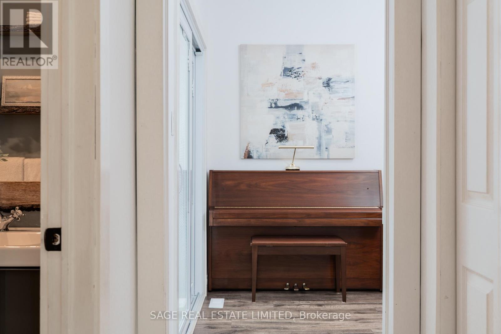 Photo 25 of 12 935 King Road, Burlington ON