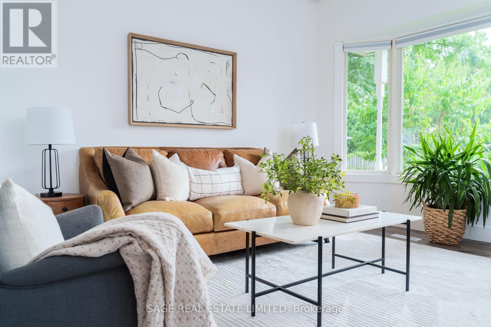 Photo 4 of 12 935 King Road, Burlington ON