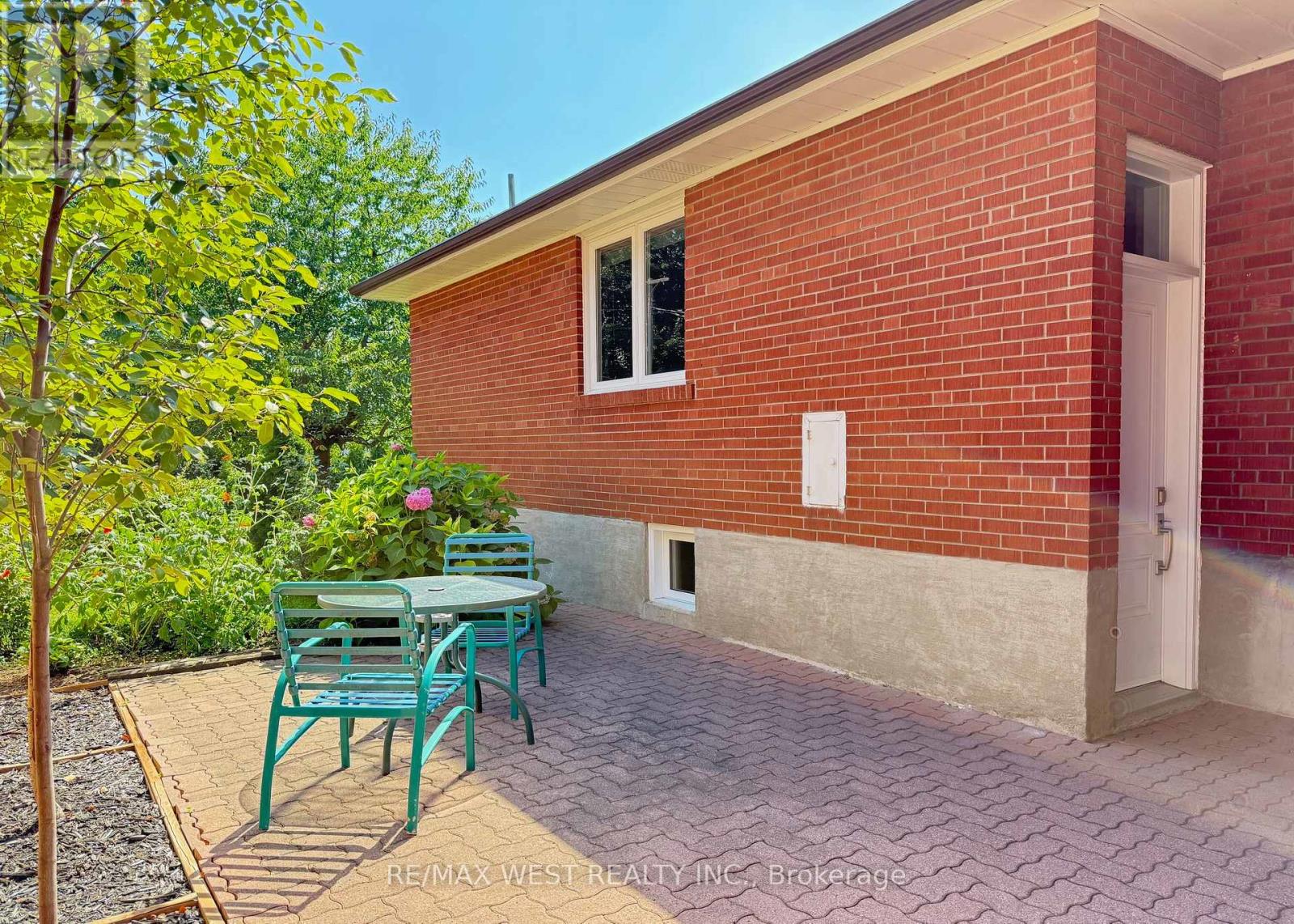 Photo 1 of Bsmt 15 Newell Court, Toronto ON