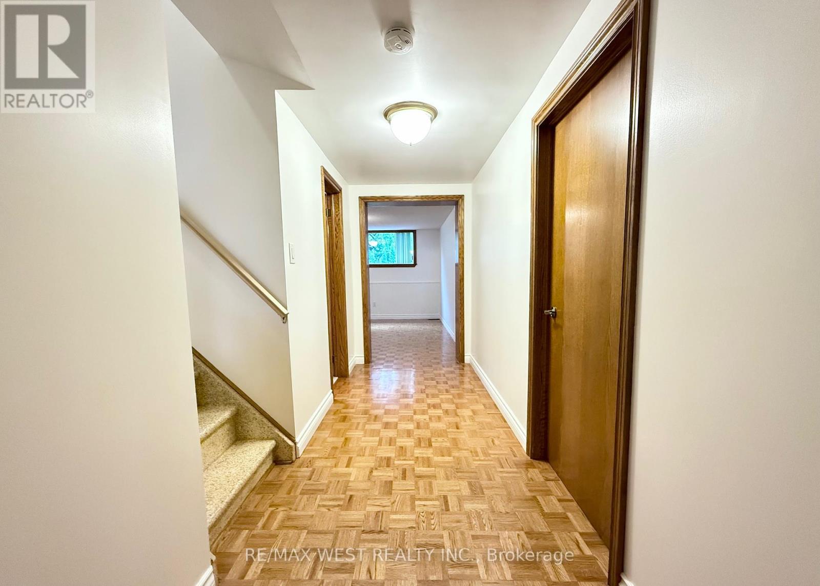 Photo 2 of Bsmt 15 Newell Court, Toronto ON