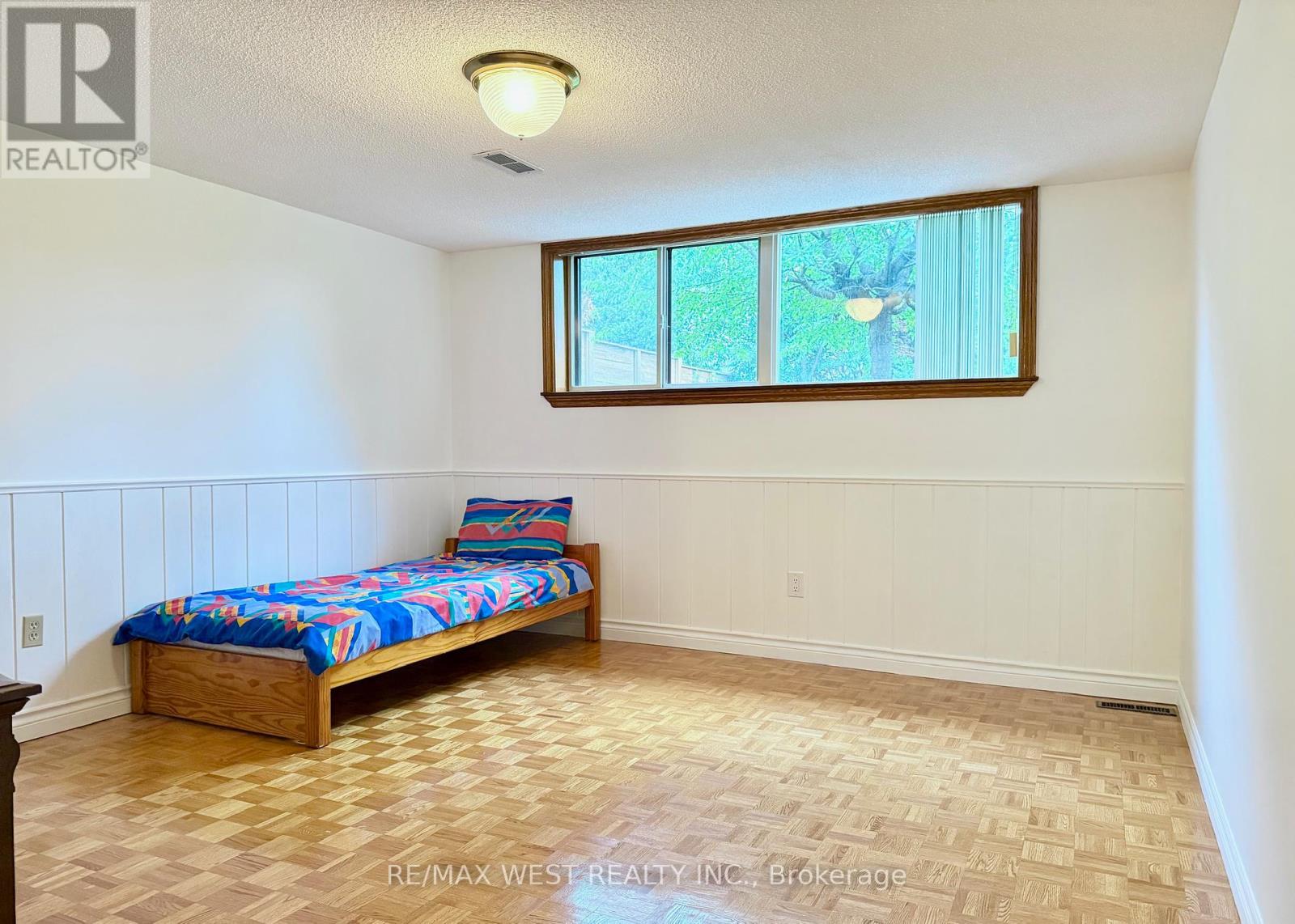 Photo 4 of Bsmt 15 Newell Court, Toronto ON