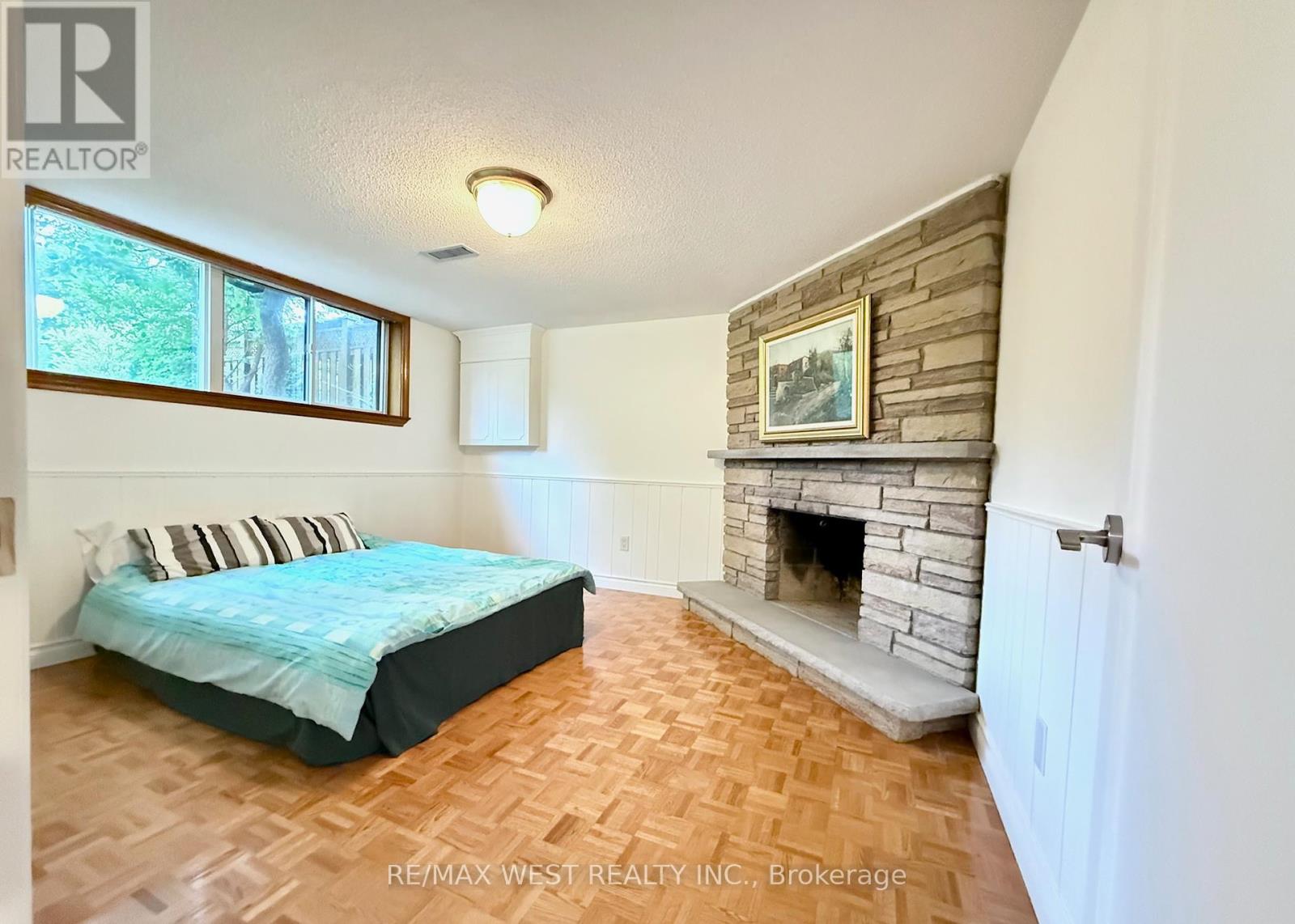 Photo 5 of Bsmt 15 Newell Court, Toronto ON