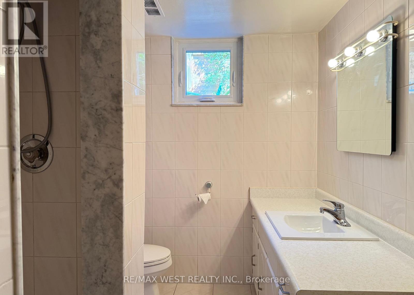 Photo 7 of Bsmt 15 Newell Court, Toronto ON