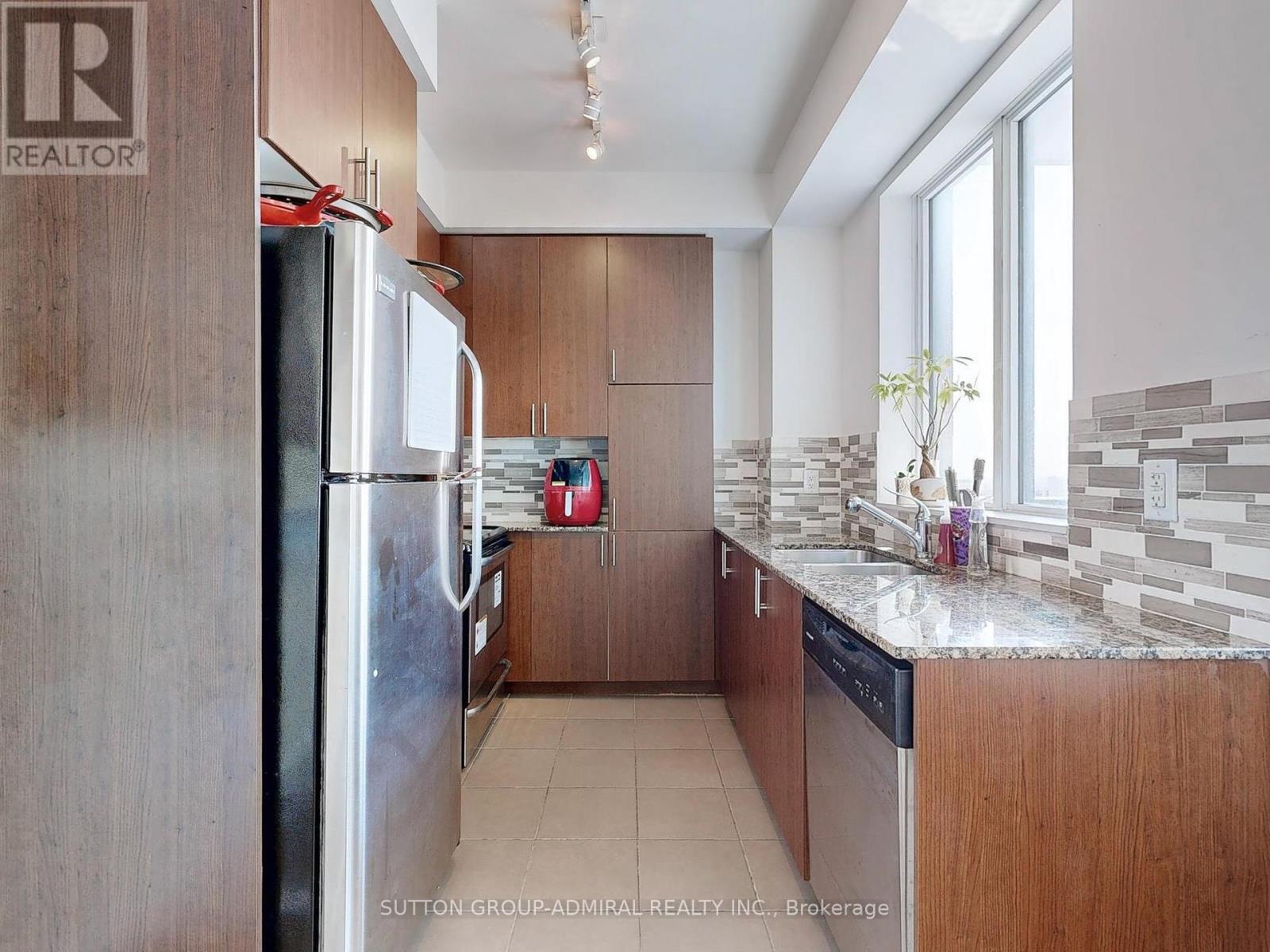 Photo 3 of 2017 800 Lawrence Avenue W, Toronto ON