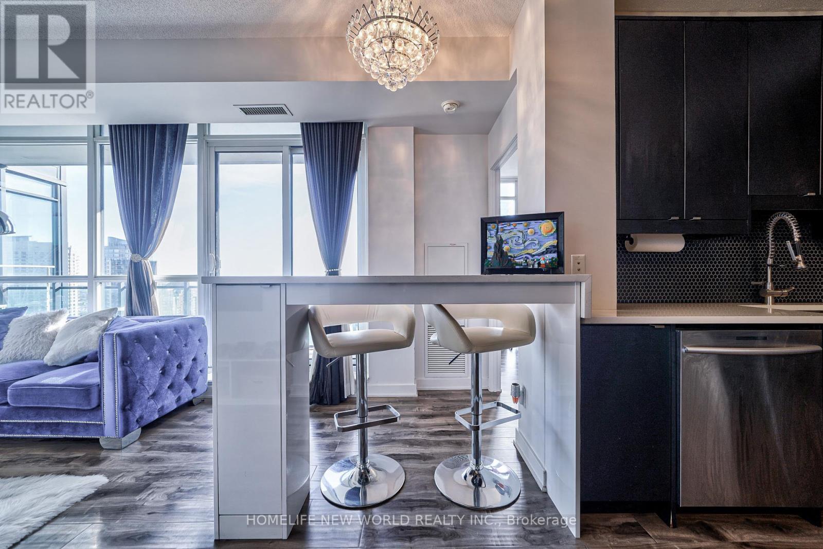 Photo 10 of 2402 4070 Confederation Parkway, Mississauga ON