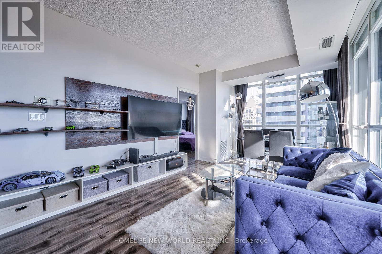 Photo 4 of 2402 4070 Confederation Parkway, Mississauga ON