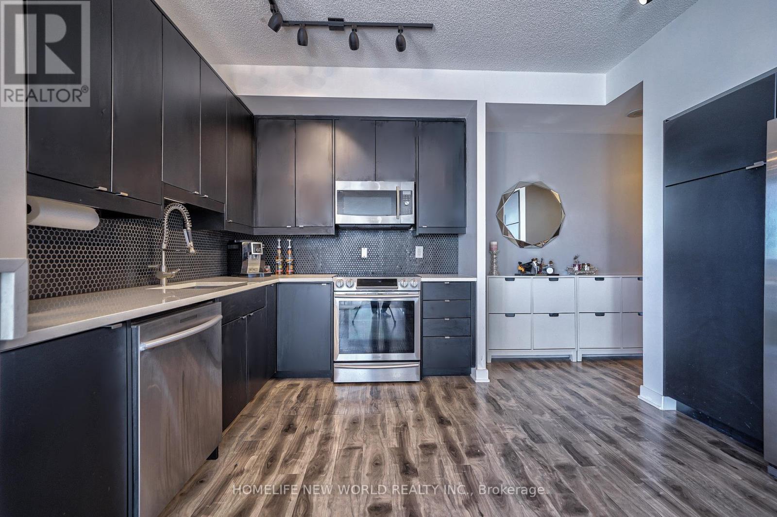Photo 15 of 2402 4070 Confederation Parkway, Mississauga ON