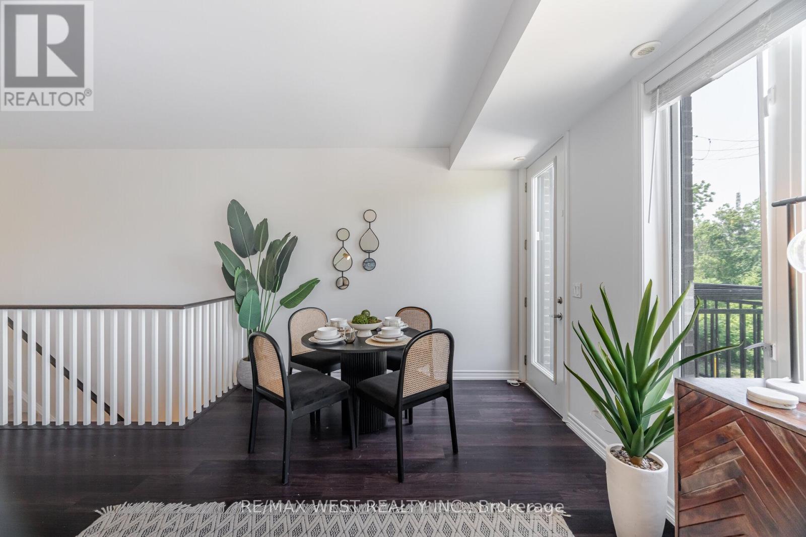 Photo 5 of 4 150 Long Branch Avenue, Toronto ON