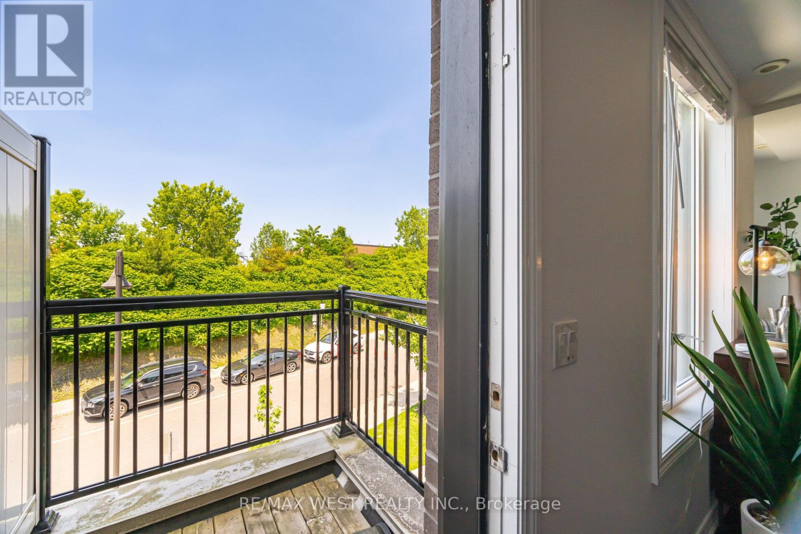 Photo 11 of 4 150 Long Branch Avenue, Toronto ON