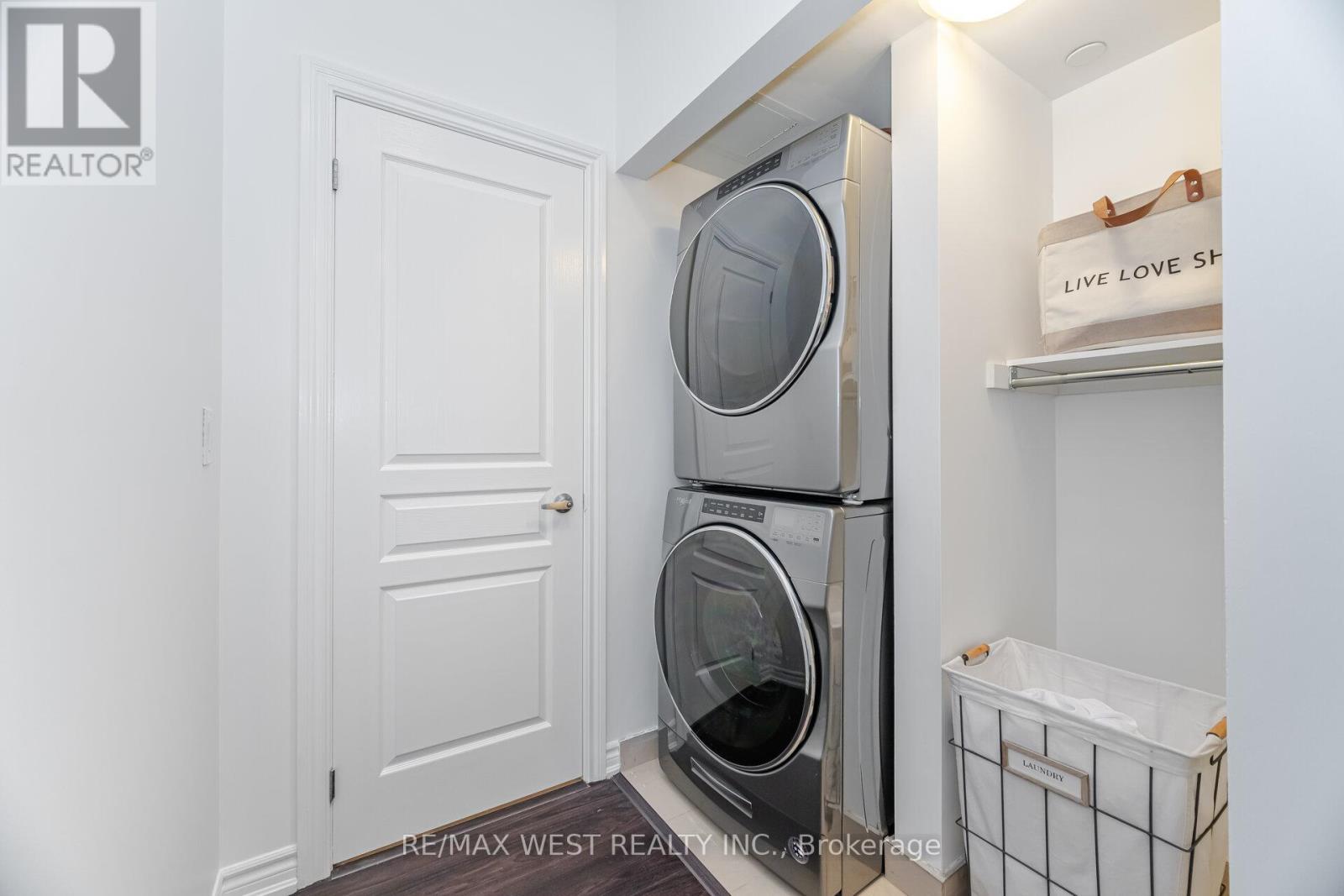 Photo 6 of 4 150 Long Branch Avenue, Toronto ON