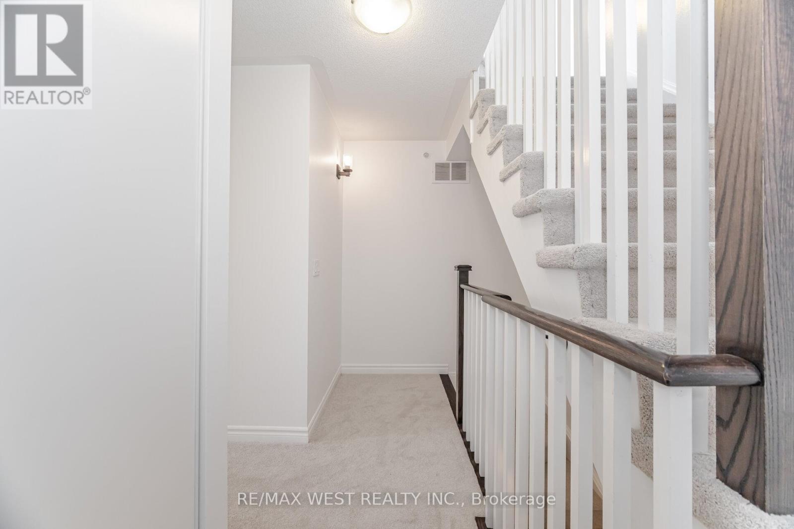 Photo 25 of 4 150 Long Branch Avenue, Toronto ON