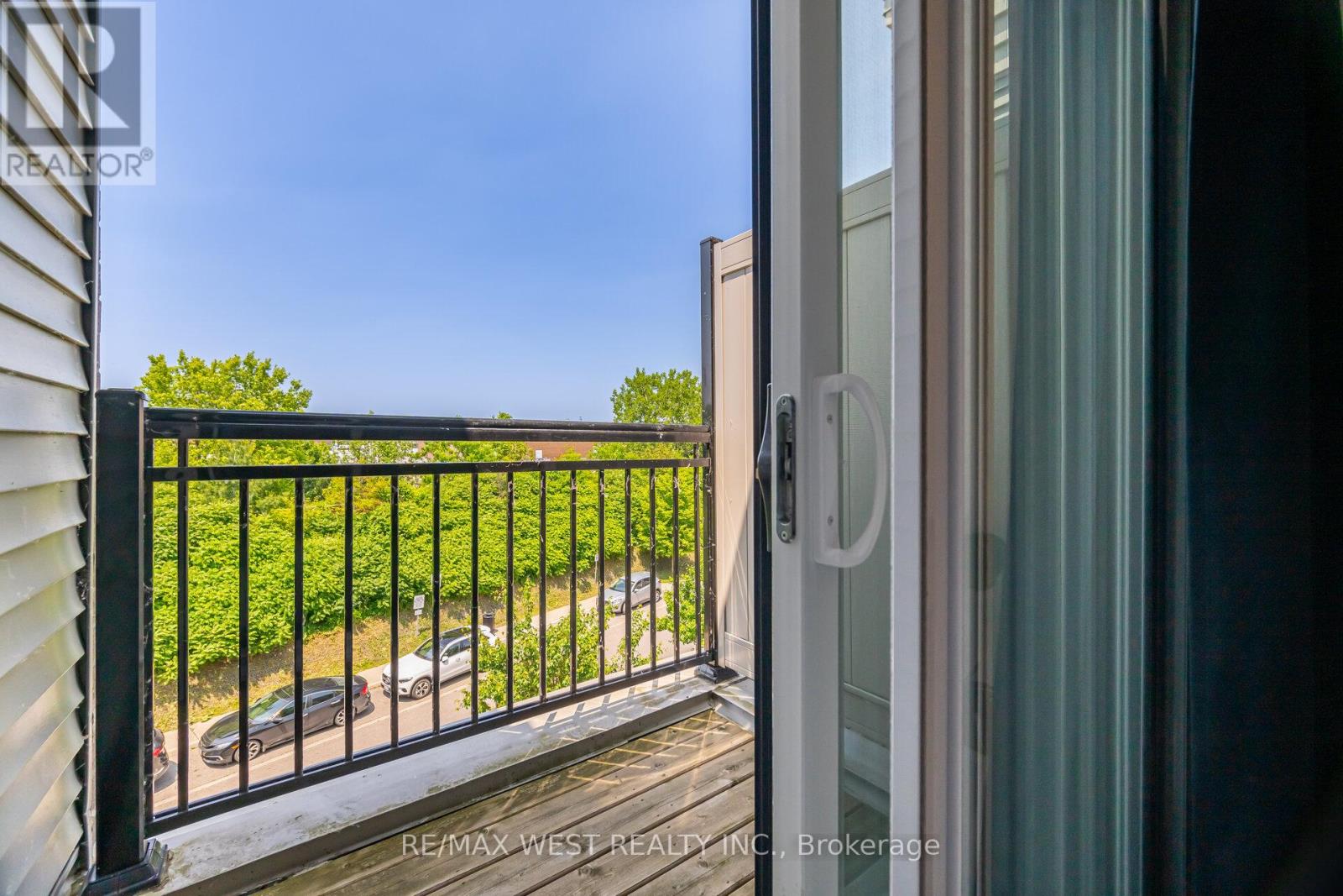 Photo 24 of 4 150 Long Branch Avenue, Toronto ON