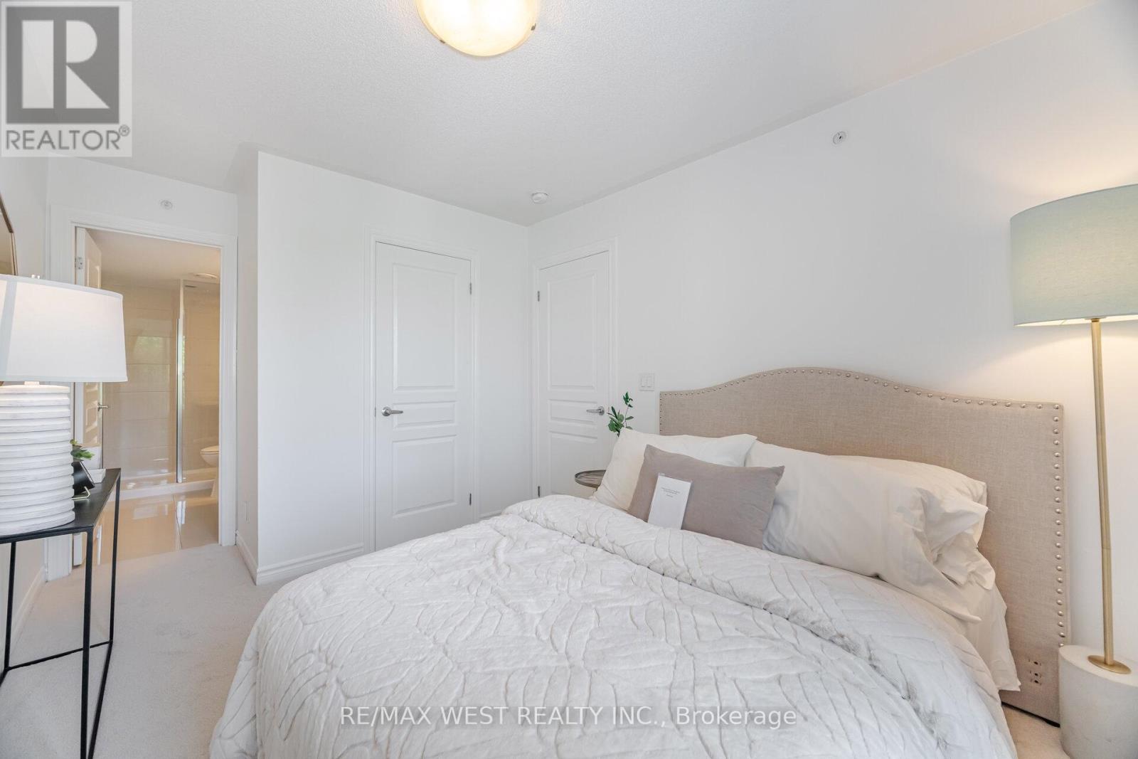 Photo 26 of 4 150 Long Branch Avenue, Toronto ON