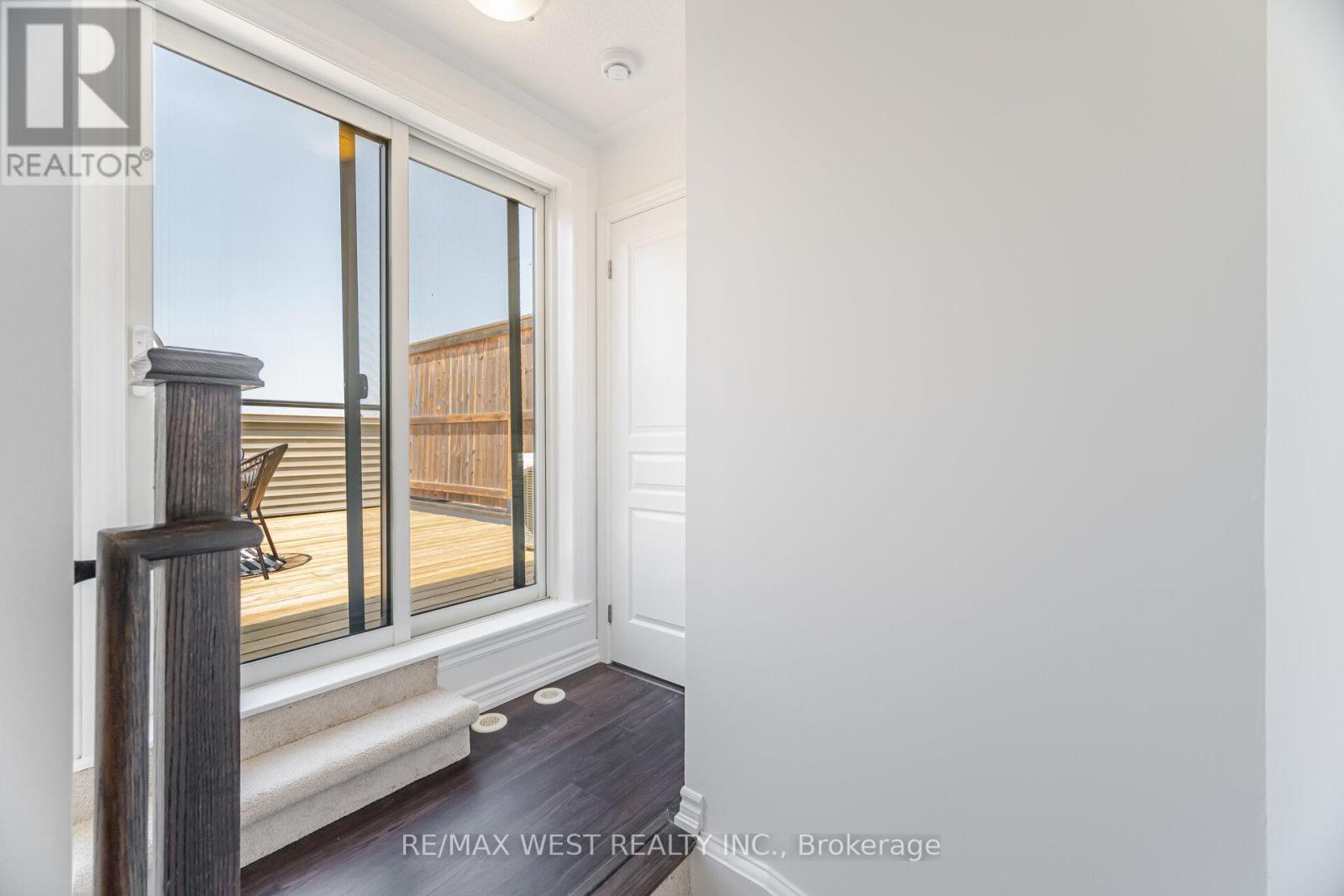Photo 14 of 4 150 Long Branch Avenue, Toronto ON