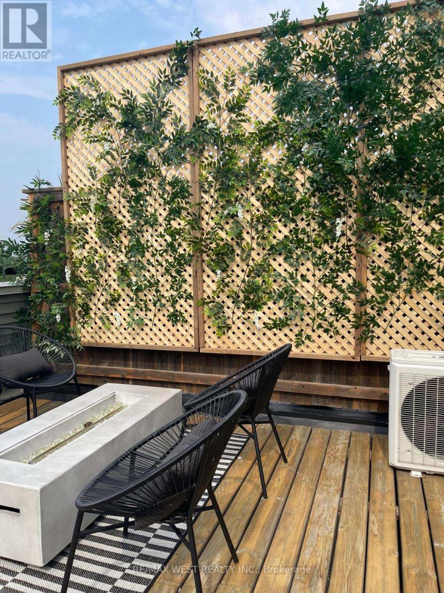 Photo 7 of 4 150 Long Branch Avenue, Toronto ON