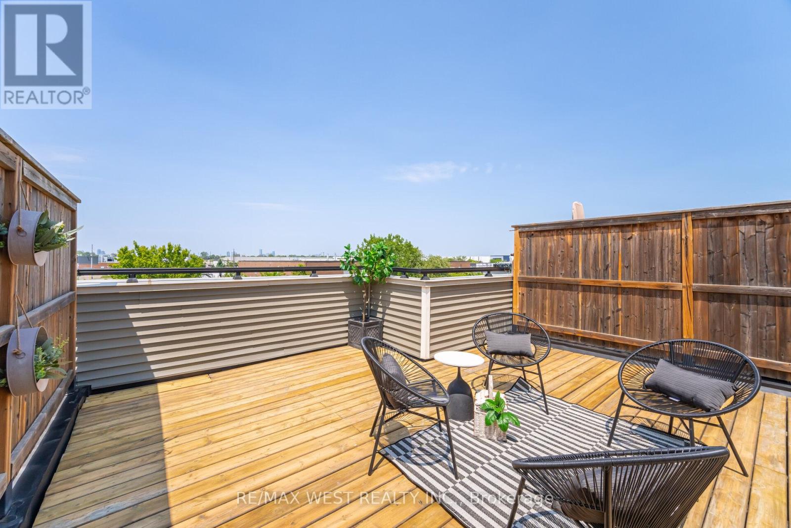 Photo 13 of 4 150 Long Branch Avenue, Toronto ON