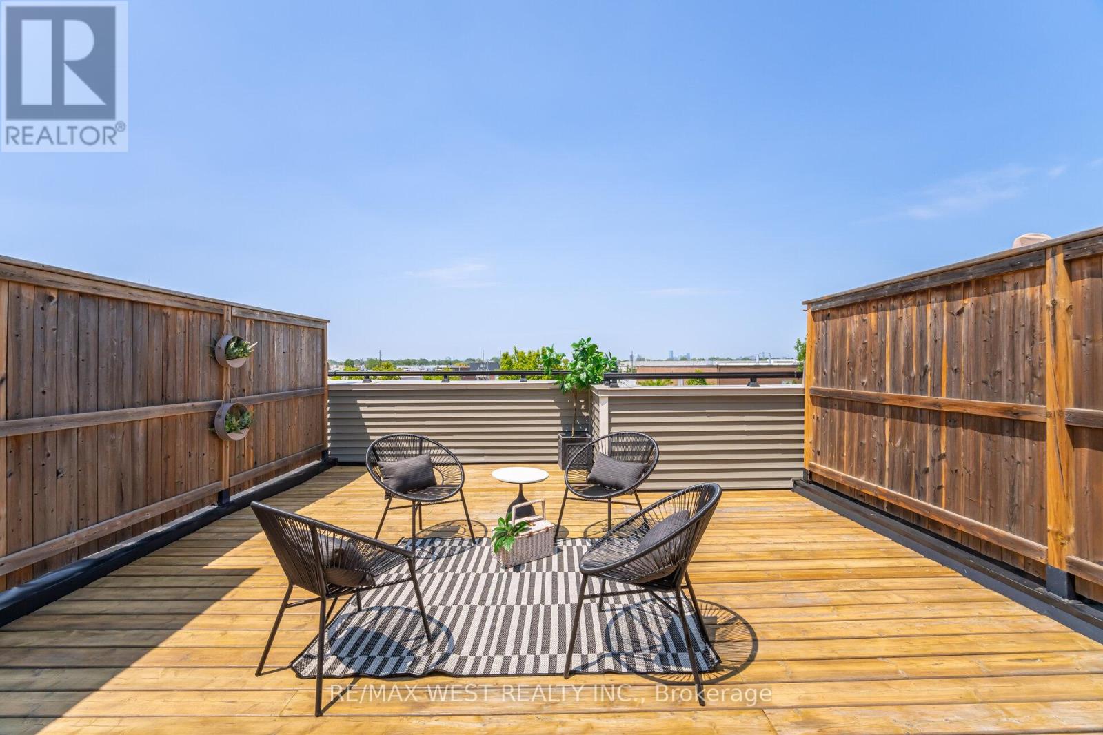 Photo 8 of 4 150 Long Branch Avenue, Toronto ON