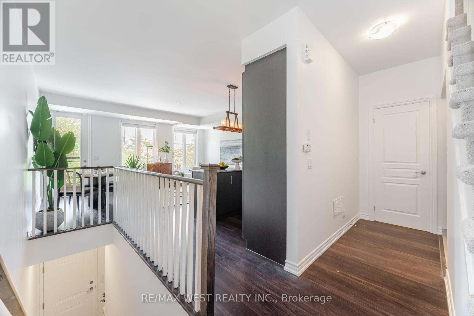 Photo 10 of 4 150 Long Branch Avenue, Toronto ON