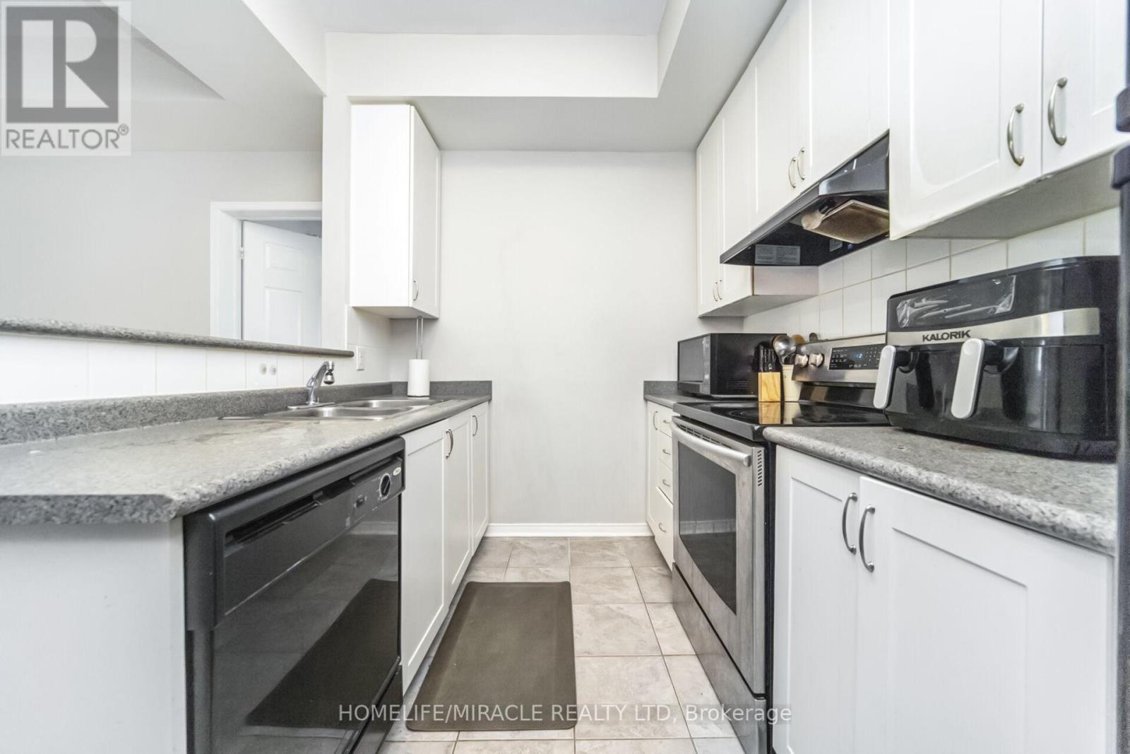 Photo 1 of 85 60 Fairwood Circle, Brampton ON
