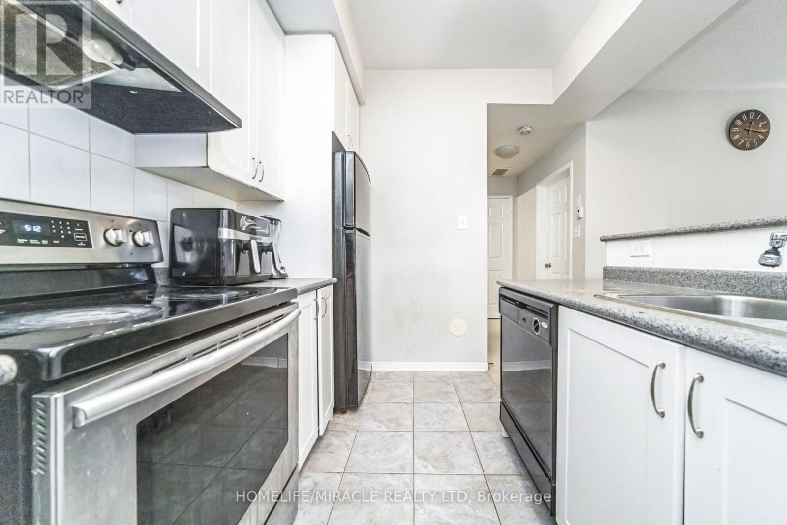 Photo 20 of 85 60 Fairwood Circle, Brampton ON