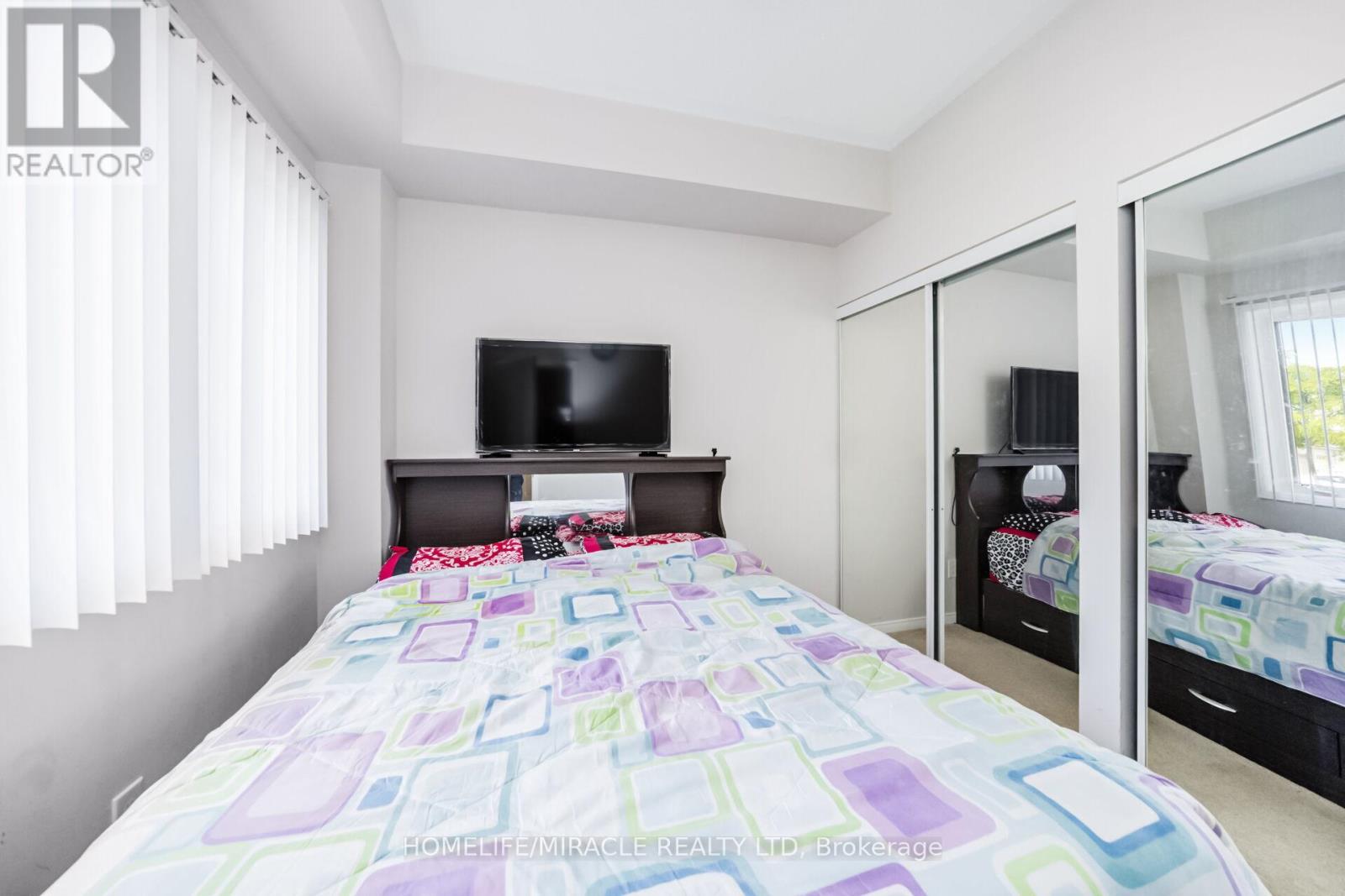 Photo 3 of 85 60 Fairwood Circle, Brampton ON