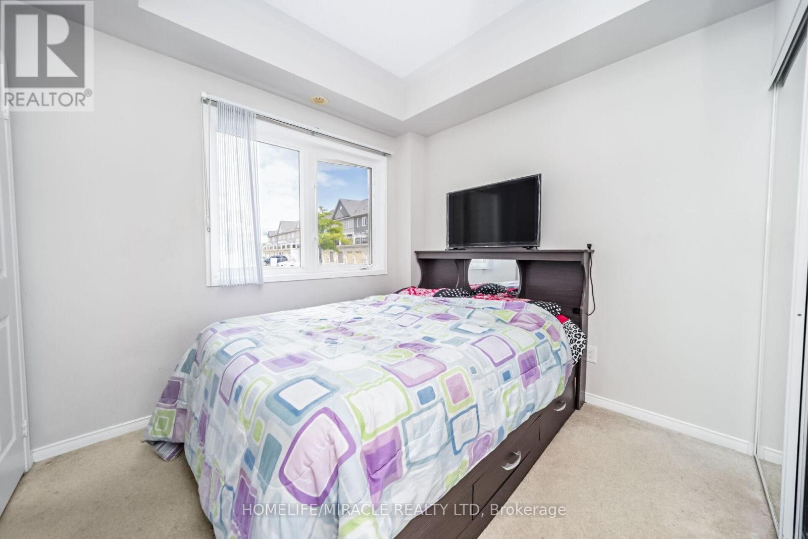 Photo 11 of 85 60 Fairwood Circle, Brampton ON