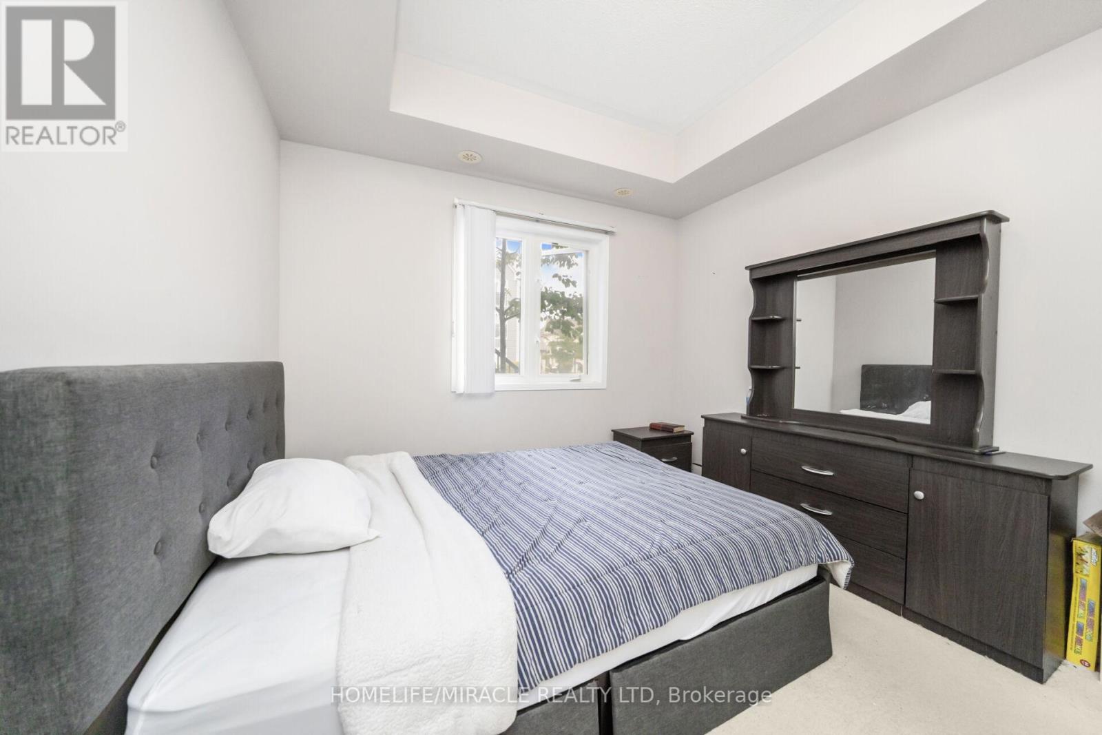 Photo 10 of 85 60 Fairwood Circle, Brampton ON