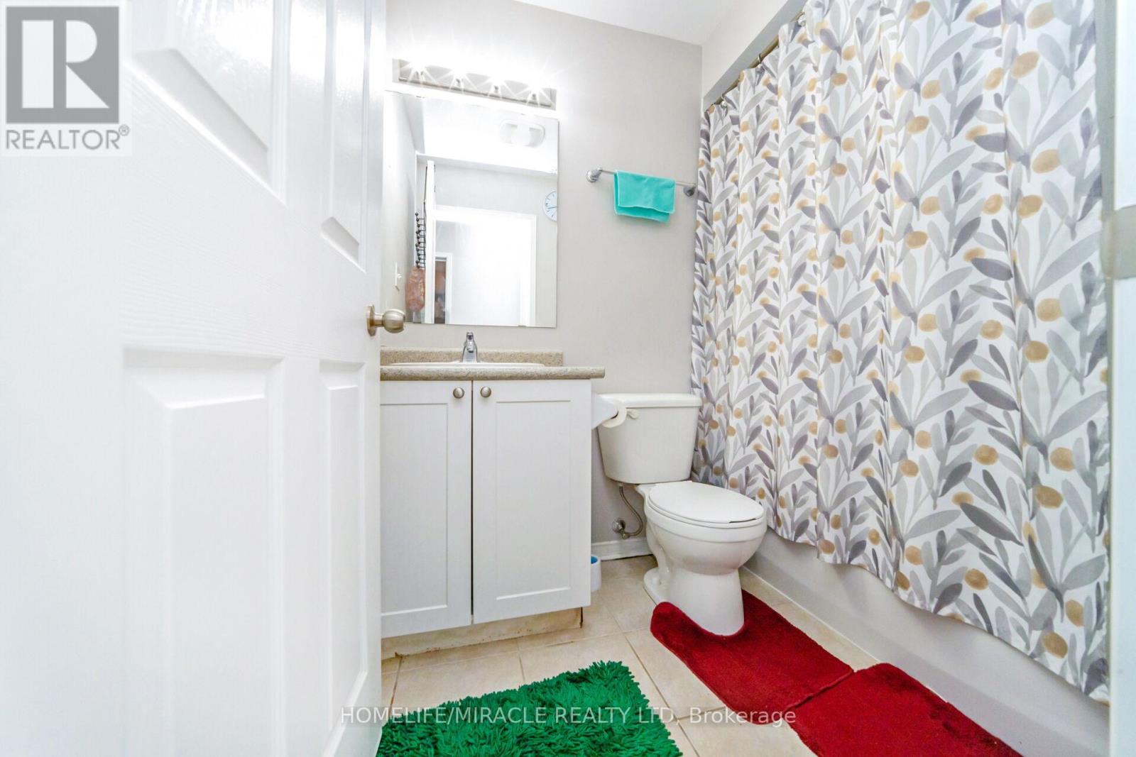 Photo 8 of 85 60 Fairwood Circle, Brampton ON