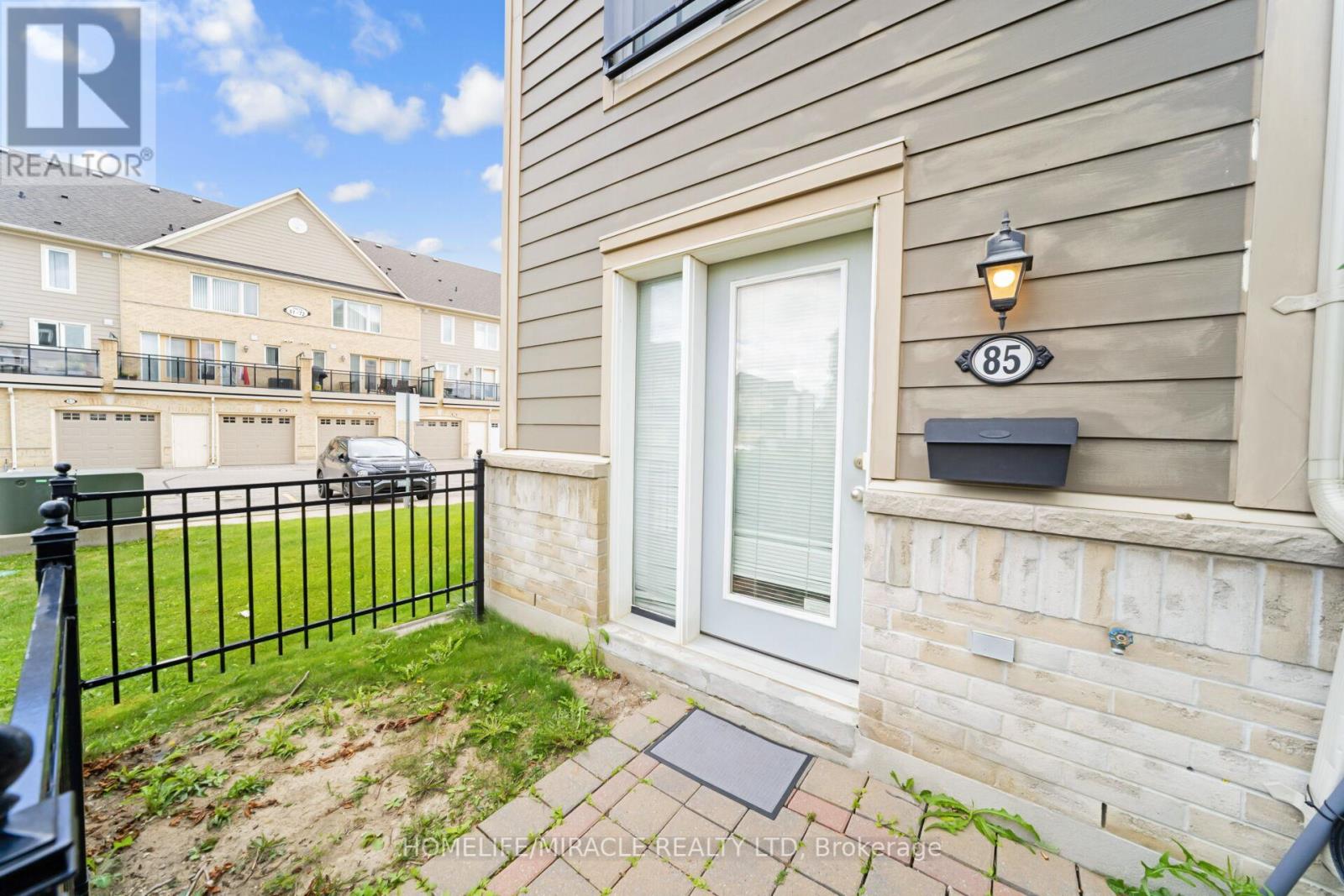 Photo 18 of 85 60 Fairwood Circle, Brampton ON