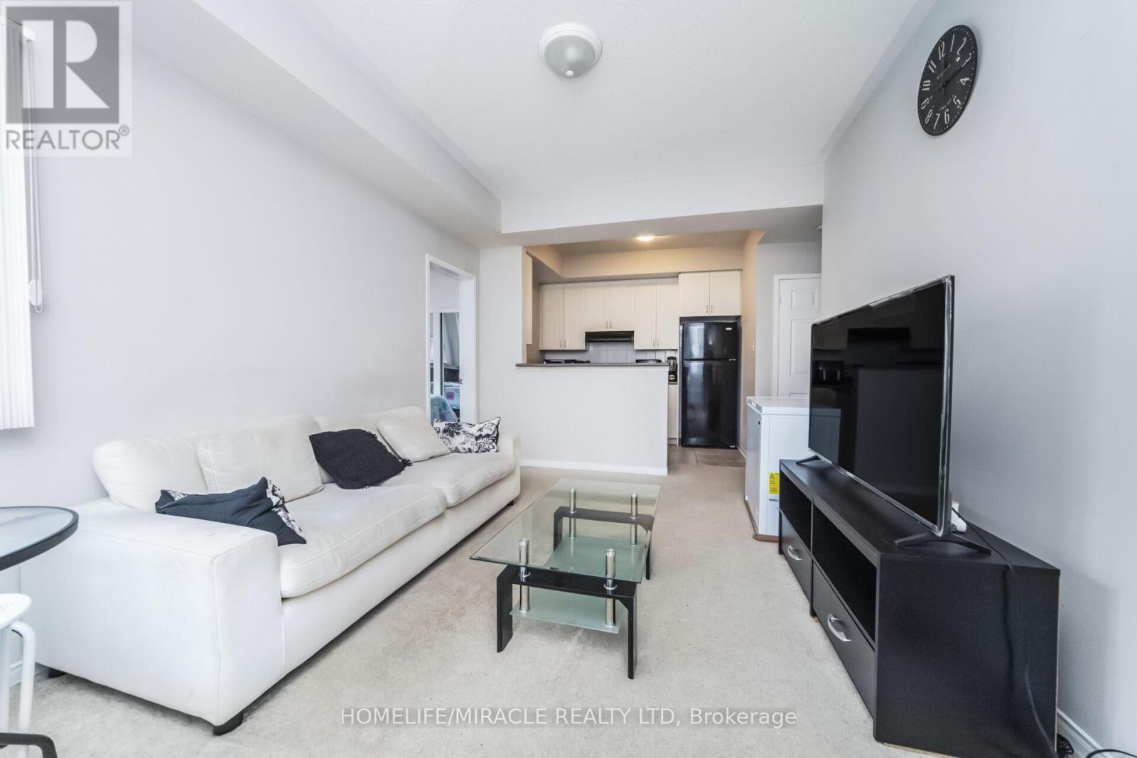 Photo 7 of 85 60 Fairwood Circle, Brampton ON