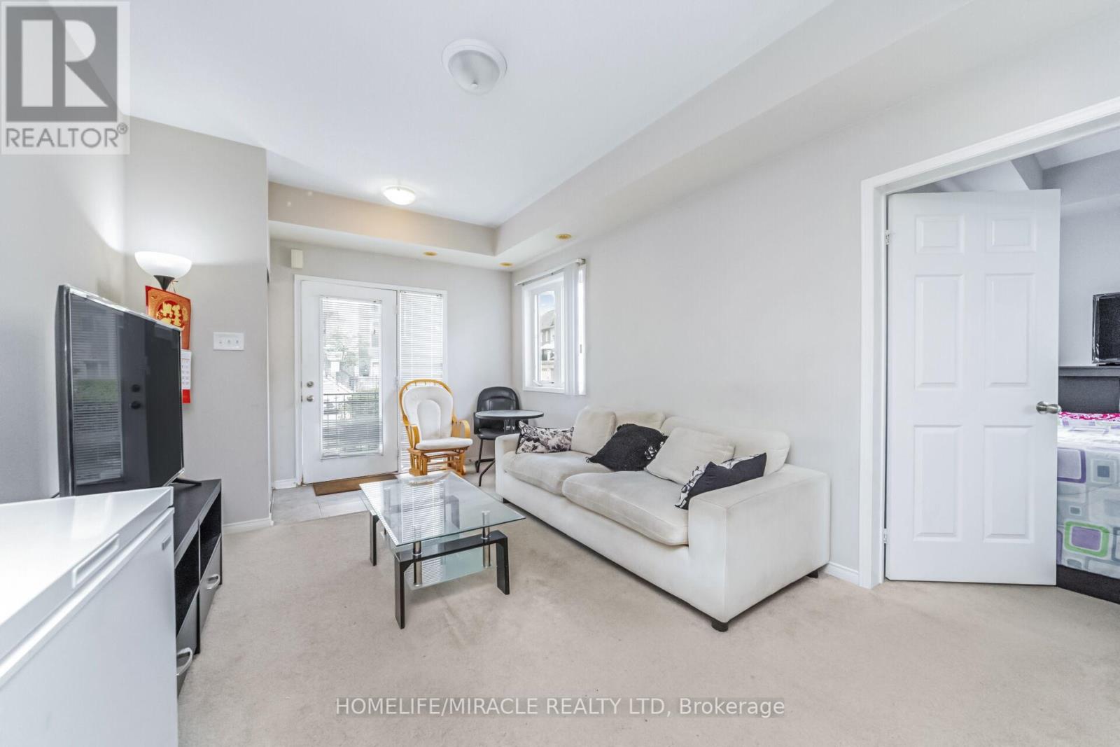 Photo 16 of 85 60 Fairwood Circle, Brampton ON